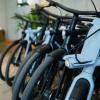 Der E-Bike-Markt ist riesig. Um einen Fehlkauf zu vermeiden, sollte man sich über Preise und Ausstattung der unterschiedlichen Modelle informieren.