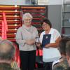 Für Irene Köchl, seit 44 Jahren die „gute Seele“ des Geschwaders, gab es von der Ministerin das Ehrenzeichen der Bundeswehr in Gold.