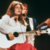 An das Mädchen mit der weißen Gitarre erinnert sich fast jeder: Die damals 17-jährige Nicole  gewinnt 1982 als erste deutsche Kandidatin mit ihrem Lied "Ein bisschen Frieden". 