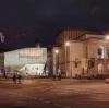 Das ist ein Vorentwurf für den neuen Orchesterprobensaal neben dem Theater: Das Gebäude soll eine breite Fensterfront bekommen, die poröse Fassade nachts von innen heraus leuchten. 