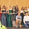 Das sind die elf Jahrgangsbesten des diesjährigen Abschlussjahrgangs der Realschule Affing: Katharina Niesner, Elena Brecheisen, Franziska Lechner, Clara Domke, Andrea Mattes, Hannah Mayer, Elia Lindermeir, Laura Müller, Sara Wernetshammer, Sebastian Arzberger, Jakob Brandmeir (von links).