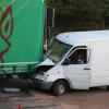 Der Fahrer des Kleintransporters fuhr auf dem Lastwagen vor ihm auf und wurde verletzt.