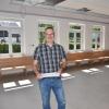 Vereinsvorsitzender und Ortssprecher Markus Mayinger im neu gestalteten Gastraum der Alten Schule in Rehau.