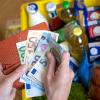 Die Inflationsrate in Deutschland liegt bei mehr als sechs Prozent, besonders Lebensmittel sind deutlich teurer geworden.