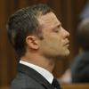 Beim ersten Teil der Urteilsverlesung im Mordprozess um Oscar Pistorius weinte der Angeklagte. Am Freitag dagegen blickte er mit zusammengebissenen Zähnen starr geradeaus.