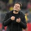 Der Trainer von Borussia Dortmund: Edin Terzic. Seine Mannschaft spielt in der Champions League gegen Manchester City. Alle Infos zum Spiel gibt es hier.