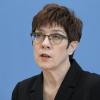 CDU-Chefin Annegret Kramp-Karrenbauer wünscht sich enge Absprachen der Bundesländer bei Entscheidungen über das weitere Vorgehen in der Corona-Krise.