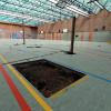 In der Dreifachturnhalle des Rudolf-Diesel-Gymnasiums zeigen sich auch am Boden Schäden.