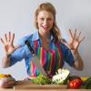 Sophia Hoffmann schreibt seit 2011 online über das Kochen, mittlerweile sind vegane Gerichte Thema ihres Blogs. Und sie sind Thema ihres Kochbuchs «Sophias vegane Welt». 