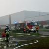 Am frühen Samstagmorgen geriet in einer leer stehenden Fabrikhalle in der Augsburger Straße in Ziemetshausen ein Pkw in Brand. 