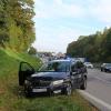 Ein Autofahrer hat auf der A7 bei Illertissen zu spät bemerkt, dass der Wagen vor ihm bremsen musste. Beide Autos stießen zusammen. 