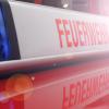 Die Feuerwehren mussten zu einem Hausbrand in Ebershausen im Kreis Günzburg ausrücken. Symbolbild