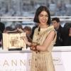 Schauspielerin Solmaz Panahi nahm in Cannes stellvertretend für ihren Vater, den iranischen Filmregisseur Jafar Panahi, den Preis für das beste Drehbuch entgegen.