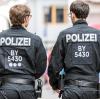 Augsburgs Polizisten waren auch im vergangenen Jahr stark gefordert. Die Zahl der Überstunden ist noch einmal angestiegen. Jeder Beamte hat im Schnitt 60 Stunden angesammelt.