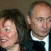 Wladimir Putin hält seine Frau Ljudmila sowie seine Familie aus der politischen Öffentlichkeit heraus. Foto: Sergei Chirikov dpa