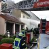 Ein Großaufgebot der Feuerwehr verhinderte im Donauwörther Stadtteil Riedlingen noch größeren Schaden durch ein Feuer, das wohl durch einen Akku ausgelöst wurde.