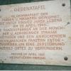 Diese Gedenktafel wurde 1995 vom Heimatvereinan der Augsburger Straße errichtet und ist nun bedingt durch eine Baustelle am Schererberg derzeit im Vereinsarchiv eingemottet.