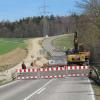 Die ersten Baumaßnahmen werden in Rennertshofen ergriffen, um den Straßenbelag der Staatsstraße 2018 zu erneuern 