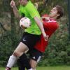 Höchstädts Lukas Mayerle (rechts) stand ebenso wie seine Teamkollegen im Spiel beim FC Osterbuch – am Ball Alexander Kapfer – oft viel zu weit weg von seinen Gegenspielern. Die Hausherren nutzten dies zu sechs Toren in der ersten Halbzeit. 
