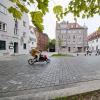 Anwohner wollen, dass der neu gestaltete Platz am Ende der Augsburger Spitalgasse frei bleibt. Laut Stadtrat ist auch eine gastronomische Nutzung an dem Platz am Roten Tor denkbar.