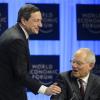 Bundesfinanzminister Wolfgang Schäuble sieht Anzeichen für ein Ende der Niedrigzinspolitik von EZB-Chef Mario Draghi (l.).