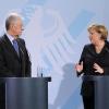 Bundeskanzlerin Merkel und Italiens Ministerpräsident Monti nach ihrem Treffen im Bundeskanzleramt in Berlin  Foto: Wolfgang Kumm dpa