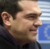 Alexis Tsipras trifft zum EU-Gipfel in Brüssel ein. Für die Kameraleute hat er ein Lächeln übrig, aber es warten harte Gespräche auf ihn.
