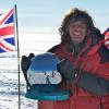 Ein großer Moment für Michael Martin: Am Südpol legte er Hand an die Kugel, die dort den südlichsten Punkt der Erde markiert. 