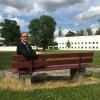 Pfarrer Georg Schneider im Park des Exerzitienhauses St. Paulus in Leitershofen Er wird Nachfolger von Kazimierz Piotrowski in Krumbach.