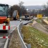 Die Arbeiten zu einer Unterführung an der Straße zwischen den beiden Kreisverkehren an der Autobahn in Zusmarshausen gehen voran. Wenn das Wetter mitspielt, könnte die Straßensperre noch vor Jahresende aufgehoben werden. 