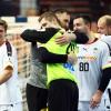 Die deutschen Handballer feiern den Sieg gegen Argentinien.