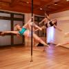 In der Pole Spirit Tanzschule in Neuburg können Frauen jeden Alters den Stangentanz erlernen.