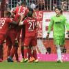 Marwin Hitz war bedient: Nach einem äußerst fragwürdigen Elfmeter erzielte Thomas Müller kurz vor dem Ende das 2:1 für den FC Bayern. 
