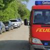 Die Feuerwehr hat ein Auto aus dem Spitzer Weiher geborgen.