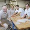 Familie Gerum betreibt die Landsberger Traditionsbäckerei Manhart in vierter Generation (von links): Michael und Sigrid Gerum mit den beiden Söhnen Max und Fabian.