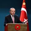 Der Staatspräsident der Türkei, Recep Tayyip Erdogan, greift im Ausnahmezustand nach dem Putschversuch hart durch: Schulen müssen schließen, der Polizeigewahrsam wird verschärft.