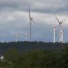 Der Windpark zwischen Jettingen-Scheppach und Zusmarshausen ist komplett: Seit vergangener Woche stehen alle acht Windräder. Bis in acht Wochen sollen sie auch alle am Netz sein. 