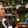 Horst Blechinger züchtet jetzt Kanarienvögel.