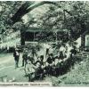 Der Maihinger Sommerkeller wurde vor dem Eingang zum Silberstollen in einem ehemaligen Steinbruch errichtet. Die Postkarte ist aus dem Jahr 1907.