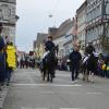 Mehr als 30 Gespanne, Reitergruppen und Kapellen zogen am Sonntagmittag beim Leonhardiritt durch Lauingen, der zum ersten Mal seit Beginn der Pandemie wieder stattfand.