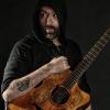 Jon Gomm ist einer der wildesten und interessantesten Musiker der Welt, abseits des Mainstream. Der Ausnahmekünstler wird heuer das Wertinger Gitarrenfestival eröffnen. 