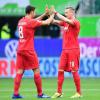 Rani Khedira und André Hahn (rechts) feierten mit dem FC Augsburg den besten Saisonstart aller Zeiten.