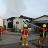 Eine Lagerhalle ist in Paar ein Raub der Flammen geworden
Die angrenzenden Gebäude wurden vor einem Brandschaden gerettet.