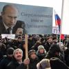 Anhänger von Regierungschef Putin bei einer Demonstration in St. Petersburg. Foto: Anatoly Maltsev dpa