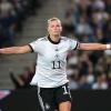 Die Matchwinnerin: Alexandra Popp schießt ihr Team ins EM-Finale.