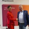 Sahra Wagenknecht mit dem Bäumenheimer Unternehmer Manfred Seel beim Gründungsparteitag des BSW in Berlin.