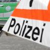 Beim Wenden baute eine 42-jährige Autofahrerin in Welden einen Unfall, den die Polizei Zusmarshausen aufnahm.