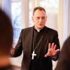 Der neue Bamberger Bischof Herwig Gössl spricht in der Bischofsresidenz mit Journalisten.