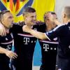Gemeinsam sind sie stark. Der FC Bayern gewinnt als erste Mannschaft in der Champions League beim FC Villarreal. 