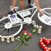 Er starb, weil ein Fahrer die Autotür aufriss, ohne auf den Verkehr zu achten: Radfahrer gedenken in Berlin eines verstorbenen Radfahrers.